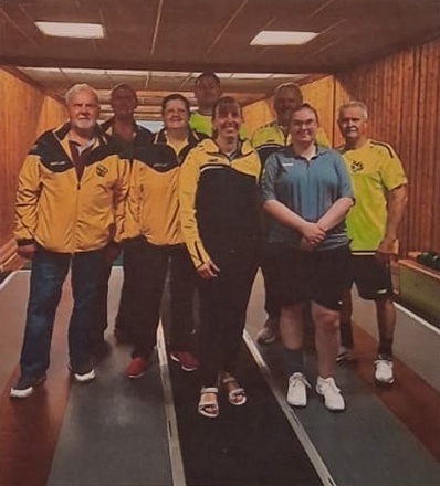Gemeinsames Foto auf der Kegelbahn beim Heimspiel des SC Pforzheim gegen KSC Weiher am 3. Oktober 2026
